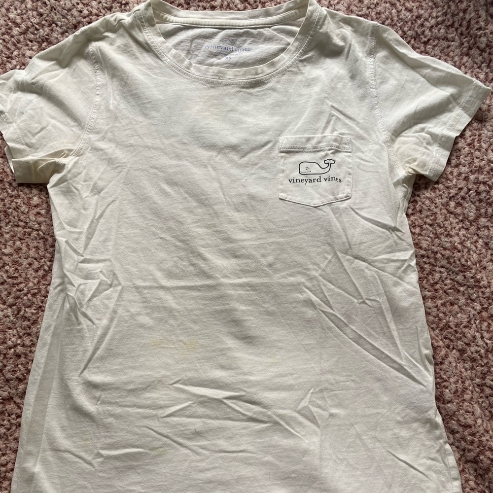 Vineyard vines tee